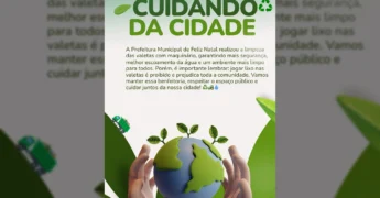 Máquina escavadeira Hyundai e caminhões basculantes realizando a limpeza de valetas em uma área rural de Feliz Natal, Mato Grosso. Crédito: Prefeitura de Feliz Natal / Instagram.