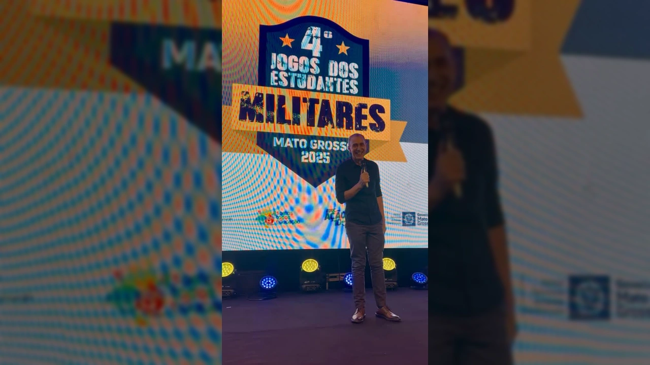Prefeito Miguel Vaz falando em palco com tela ao fundo exibindo '4º Jogos dos Estudantes Militares Mato Grosso 2025' e planos para nova escola militar Dom Pedro II. / Instagram miguelvazribeiro
