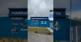 Fachada da Marina Sergio Motta em Chapada dos Guimarães, Mato Grosso, com bandeira do Brasil. Crédito: @ranchodomano no Instagram.