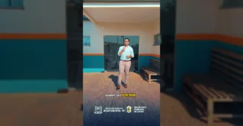 Profissional de saúde com óculos, camisa azul e calça cáqui, gesticulando em ambiente de consultório, divulgando a campanha de prevenção ao câncer de boca em Alto Boa Vista, imagem do vídeo de @saudeabv no Instagram.
