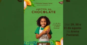 Foto de divulgação do Senar-MT para o Festival do Chocolate, com uma criança segurando um fruto de cacau e sorrindo, usando um avental de chef.