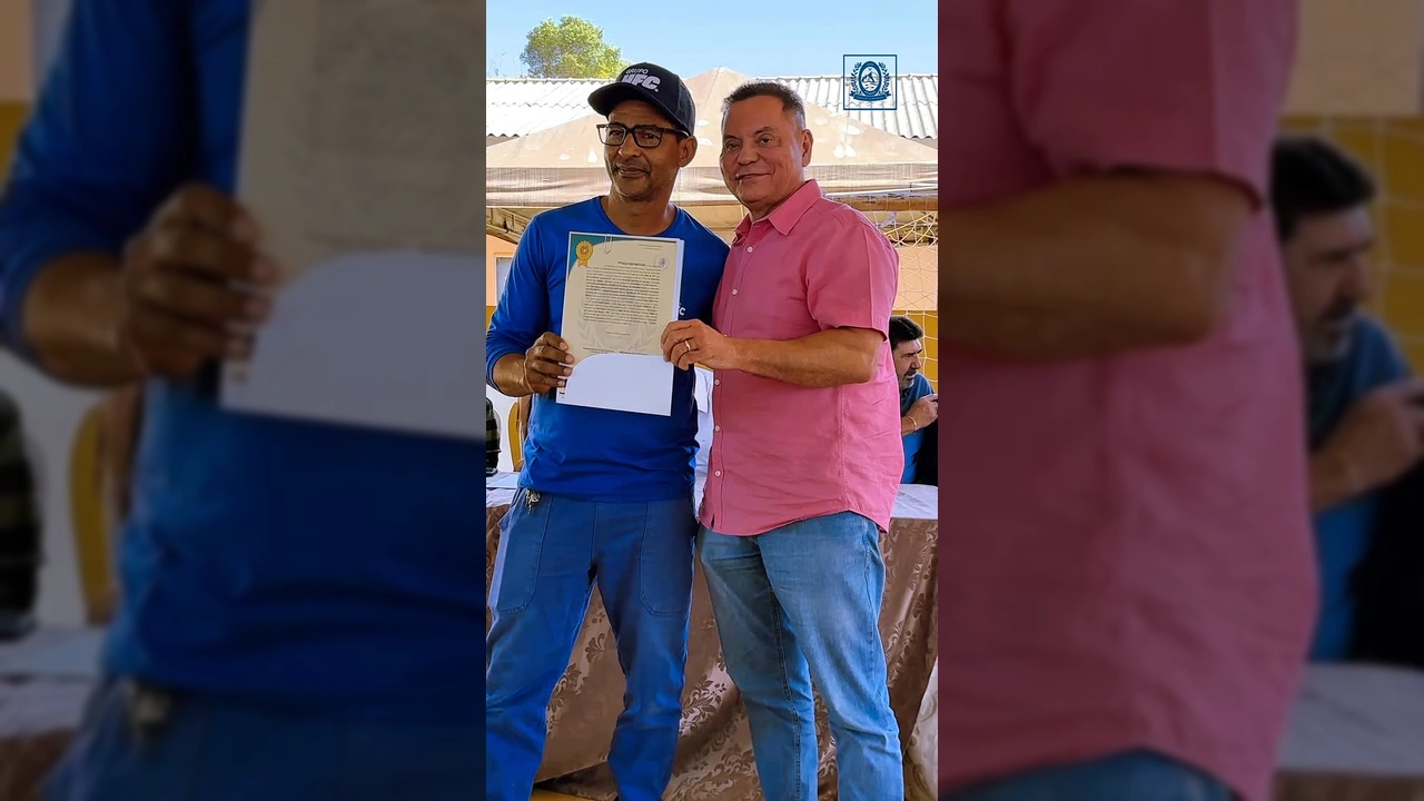 Moradores do Jardim Petrópolis recebem títulos de propriedade da Prefeitura de Nobres. Créditos: Prefeitura de Nobres / Instagram.