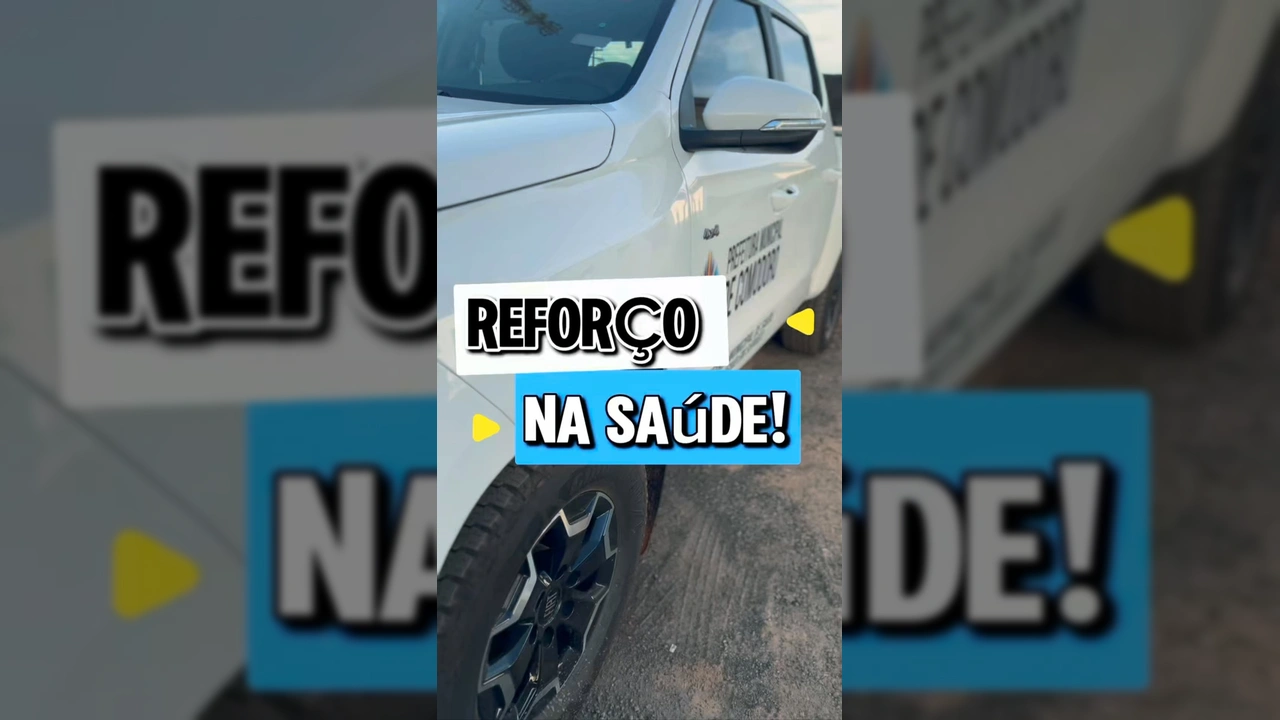 Duas novas camionetes 4x4, uma branca e uma preta, personalizadas para a Secretaria Municipal de Saúde de Comodoro. Créditos: Prefeitura de Comodoro / Instagram