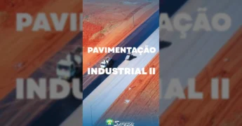 Caminhão aplicando asfalto e rolo compressor trabalhando na pavimentação do Bairro Industrial II em Sapezal. Créditos: Prefeitura de Sapezal / Instagram