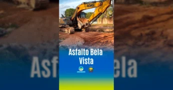 Máquina escavadeira e trabalhadores em obra de drenagem no Bairro Bela Vista, Peixoto de Azevedo. Créditos: Prefeitura de Peixoto de Azevedo / Instagram.