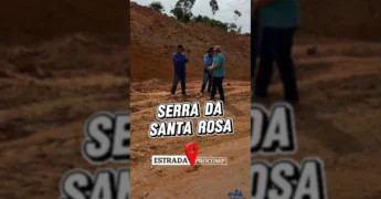 Uma escavadeira CAT amarela trabalhando na remoção de terra para o rebaixamento de uma serra em Nova Bandeirantes. Créditos: Prefeitura de Nova Bandeirantes / Instagram.