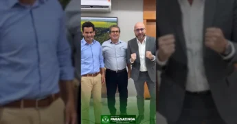 Grupo de políticos em reunião, discutindo investimentos em Paranatinga, Mato Grosso / Instagram @pref.paranatinga