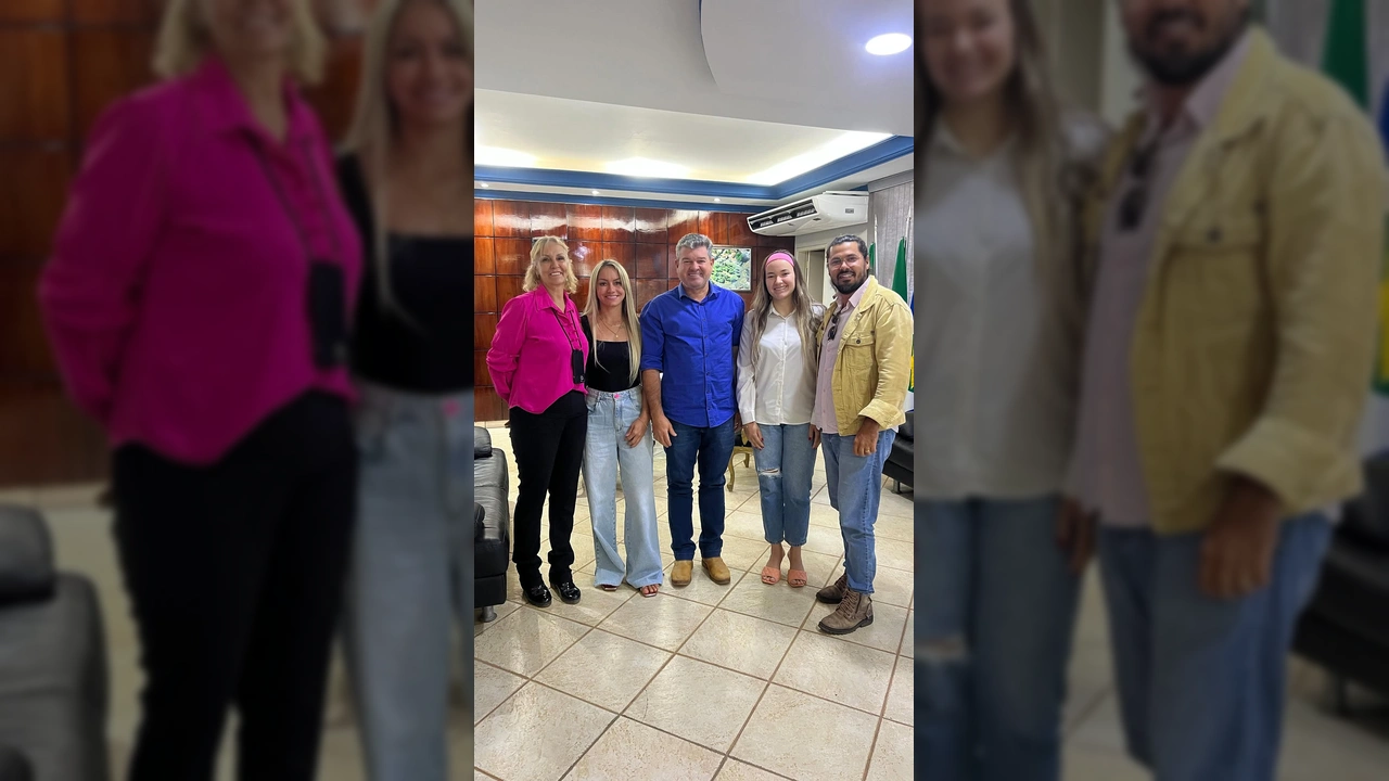 Integrantes da Associação Anjos da Ana e Prefeito Leonardo Zampa em Novo São Joaquim. Créditos: associacaoanjosdaanansj / Instagram.