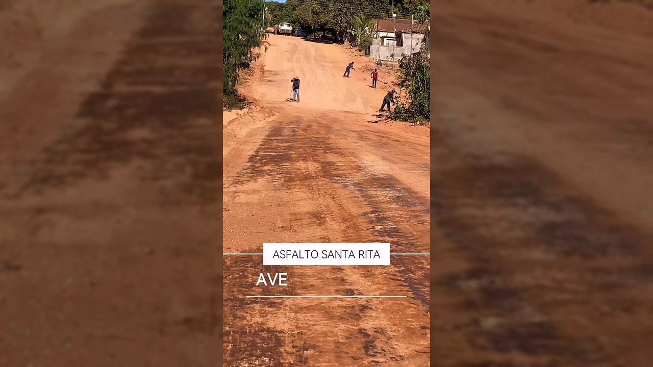 Imagem mostrando a fase de imprimação para o asfalto em ruas de Guiratinga, com equipes e máquinas. Créditos: Prefeitura de Guiratinga / Instagram.
