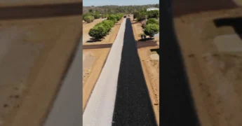 Vista aérea da Avenida Rio Grande do Sul em Terra Nova do Norte, Mato Grosso, durante as obras de pavimentação. Créditos: Terra Nova do Norte / Instagram.