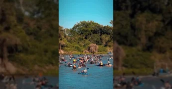 Pescadores em caiaques no rio durante o FIPE 2025 em Cáceres, Mato Grosso. Crédito: Conheça Cáceres / Instagram.