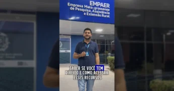 Homem sorrindo em frente ao prédio da Empaer MT, divulgando o Plano Safra para a agricultura familiar.
