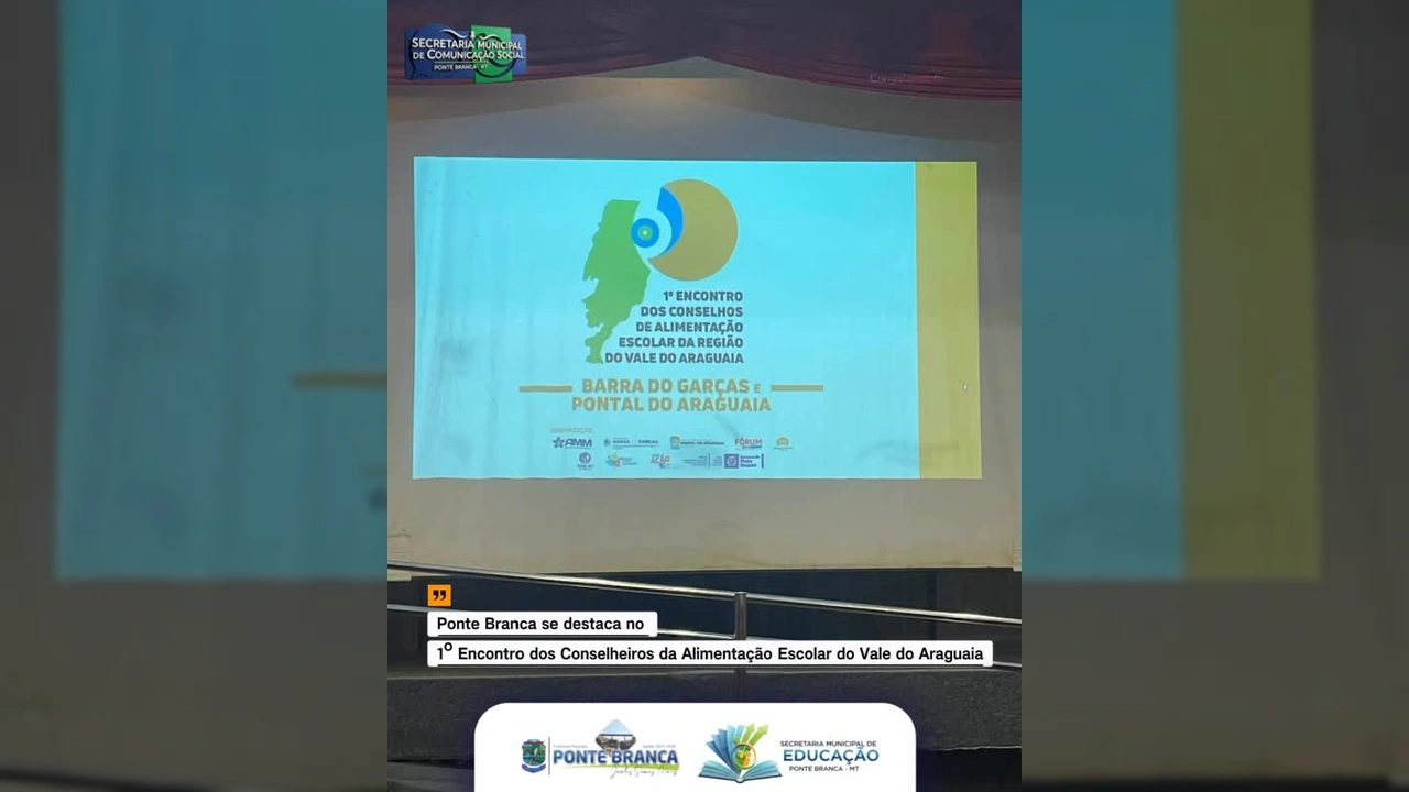 Imagem do palco com projetor exibindo o tema do evento e participantes no auditório. Créditos: @ponte_brancamt / Instagram