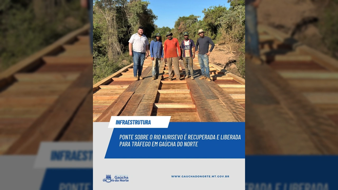 Homens em uma ponte de madeira recém-construída ou reformada com floresta ao fundo, em Gaúcha do Norte. Crédito: Prefeitura de Gaúcha do Norte / Instagram