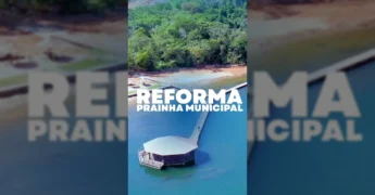 Vista aérea da Prainha Municipal de Sapezal com obras de revitalização e um hidrotrator no lago. Crédito: Prefeitura de Sapezal / Instagram