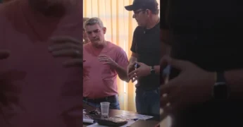 Equipe da Prefeitura de Araguainha em reunião para organizar o Festival de Praia e Costelão 2025. Créditos: festivalaraguainha
