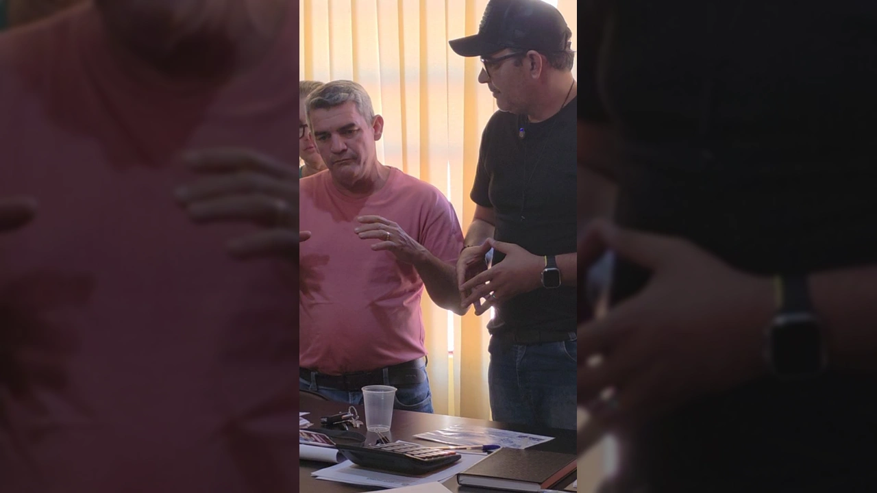 Equipe da Prefeitura de Araguainha em reunião para organizar o Festival de Praia e Costelão 2025. Créditos: festivalaraguainha