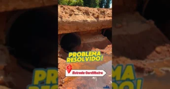 Nova ponte de PVC na Estrada Cordilheira, Nova Bandeirantes. Imagem mostra o prefeito e o secretário de obras inspecionando o local.