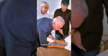 Assinatura do termo de cooperação técnica para regularização fundiária em Nobres, MT. Créditos: Prefeitura de Nobres/Instagram.