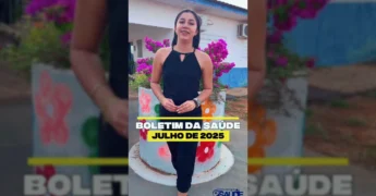 Jovem mulher em ambiente de saúde de Nova Bandeirantes, MT, falando sobre os resultados do relatório de saúde de julho / Instagram @prefeitura_novabandeirantes