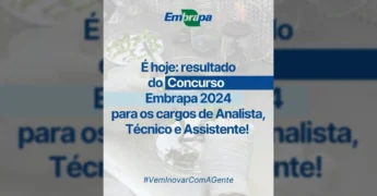 Foto de um laboratório com um cientista manipulando plantas em placas de Petri, ilustrando o trabalho de pesquisa da Embrapa, com o logo da instituição e o anúncio dos resultados do concurso 2024. Créditos: Instagram Embrapa.