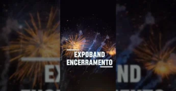 Foto do rodeio de encerramento da Expoband em Nova Bandeirantes com fogos de artifício, crédito: Prefeitura Municipal de Nova Bandeirantes / Instagram