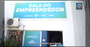 Sala do Empreendedor em Jaciara, MT, com funcionária atendendo cliente. Créditos: Prefeitura de Jaciara / Instagram