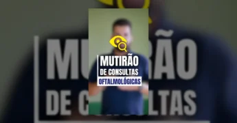 Homem explicando sobre agendamento de consultas oftalmológicas em Vila Rica pelo Governo de Vila Rica