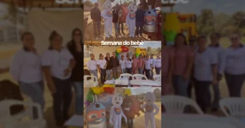 Crianças e profissionais de saúde no evento Semana do Bebê em Marcelândia. Créditos: @sec.saude.marcelandia