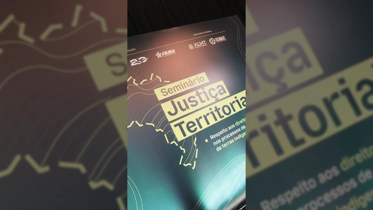 Auditório lotado durante o Seminário Justiça Territorial em Cuiabá, com foco em terras indígenas. Créditos: amm.mt / Instagram.