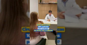 Mulher recebendo atendimento de saúde antes de cirurgia bariátrica em Sorriso. Créditos: Prefeitura de Sorriso / Instagram.