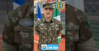 Tenente Torres, da Delegacia de Serviço Militar de Colíder, em destaque na cerimônia de Juramento à Bandeira Nacional em Carlinda. Créditos: Prefeitura de Carlinda / Instagram