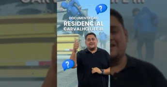 Thiago Barbosa, Secretário de Desenvolvimento Urbano de Barra do Garças, explica sobre o processo de documentação para o Residencial Carvalho. Créditos: Prefeitura de Barra do Garças / Instagram.