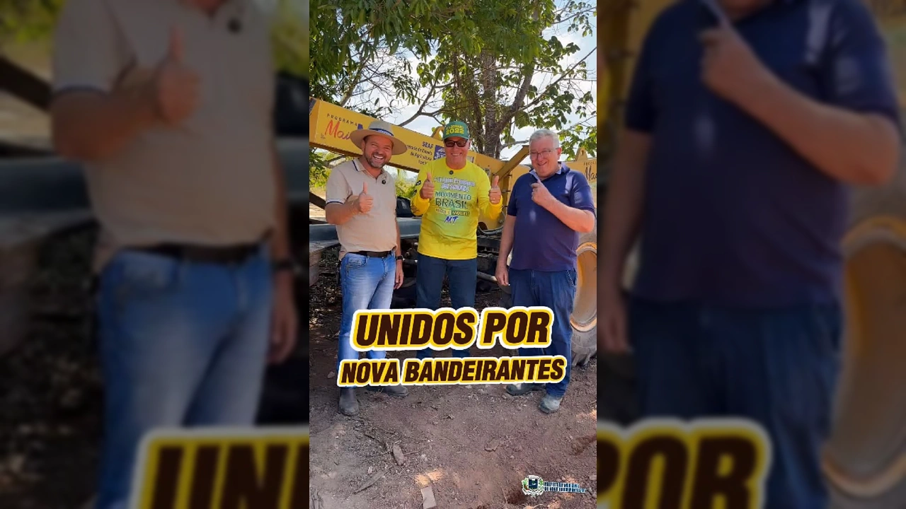 Três homens, incluindo o prefeito, secretário e vereador, posam em frente a uma máquina rodoviária em Salto da Botina, Nova Bandeirantes, durante inspeção de estradas rurais. Créditos: prefeitura_novabandeirantes