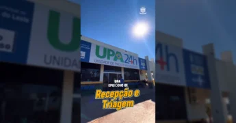 Imagem mostrando a recepção e triagem da UPA 24h de Primavera do Leste, com equipes de saúde e pacientes. Crédito: Prefeitura Primavera do Leste / Instagram.