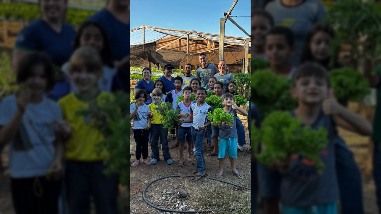 Alunos de Marcelândia aprendendo sobre hidroponia e empreendedorismo. Créditos: Prefeitura de Marcelândia / Instagram.