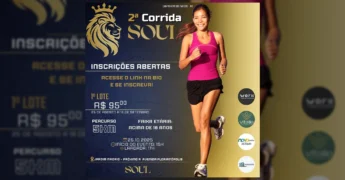 Mulher correndo com sorriso no rosto, divulgando a 2ª Corrida SOUL. Imagem da Soul Revista / Instagram.