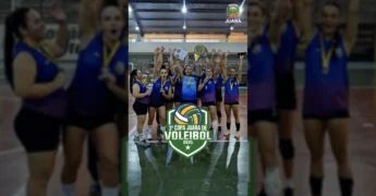 Atletas em quadra durante a 3ª Copa Juara de Voleibol 2025. Créditos: Prefeitura de Juara / Instagram