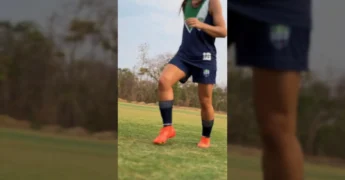 Treino de futebol feminino do Atlético Matogrossense, com jogadoras em campo. Créditos ao Instagram @atleticomatogrossense.