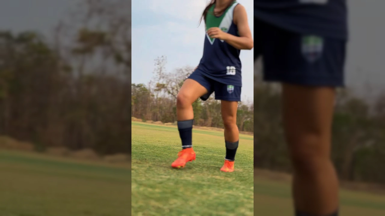 Treino de futebol feminino do Atlético Matogrossense, com jogadoras em campo. Créditos ao Instagram @atleticomatogrossense.