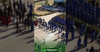 Bandeiras hasteadas durante o Ato Cívico de 7 de Setembro em Paranatinga, Mato Grosso. Créditos: pref.paranatinga / Instagram