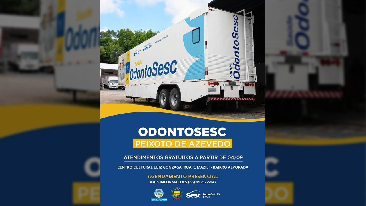 Imagem da unidade móvel OdontoSesc, um caminhão branco com logo 'Saúde OdontoSesc' em azul, estacionado, em Peixoto de Azevedo. Crédito: Prefeitura de Peixoto de Azevedo / Instagram