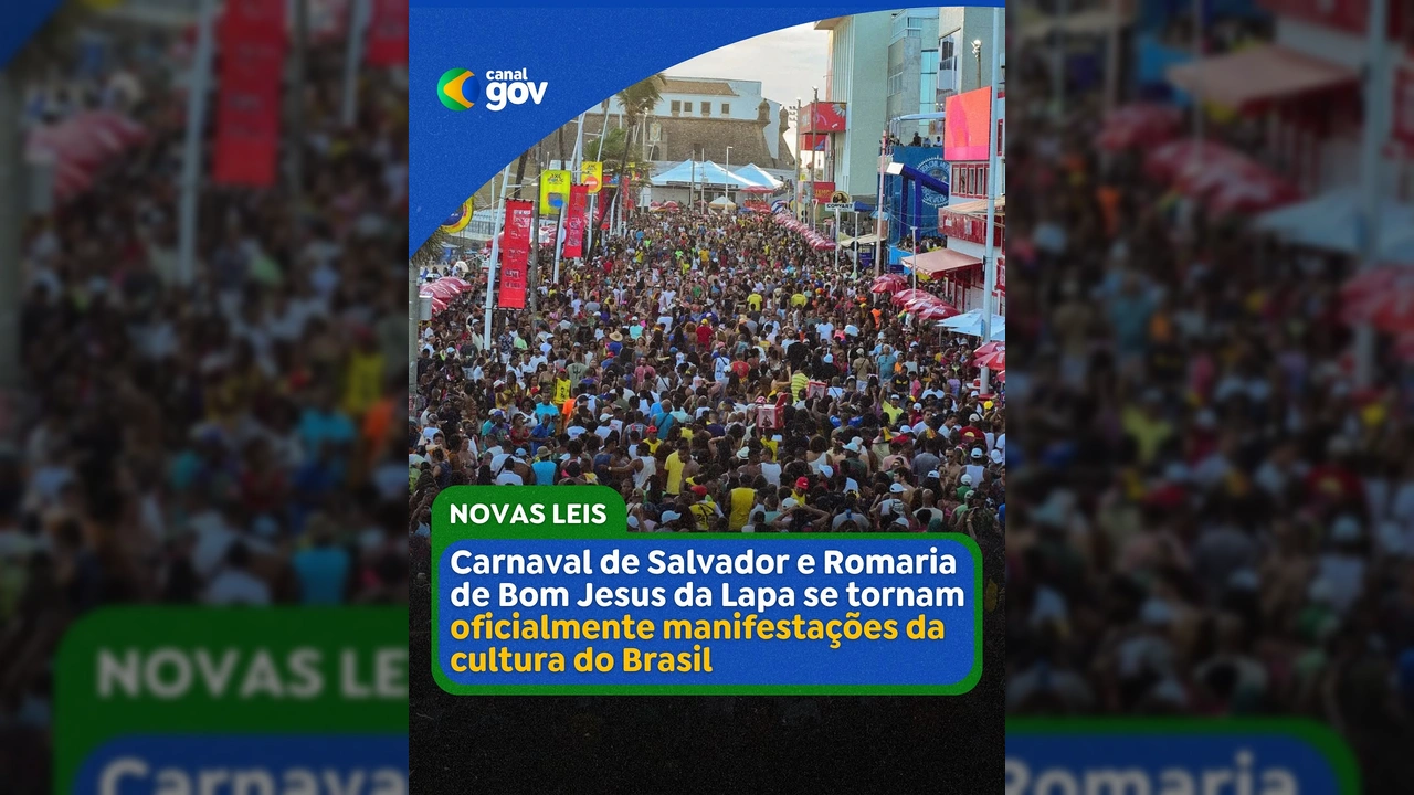 Vista aérea de uma rua lotada durante o Carnaval de Salvador, Bahia, com edifícios históricos ao fundo. Créditos: Canal Gov / Instagram.