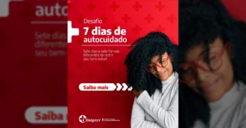 Mulher sorrindo, representando o bem-estar do desafio de autocuidado da Cliniprev