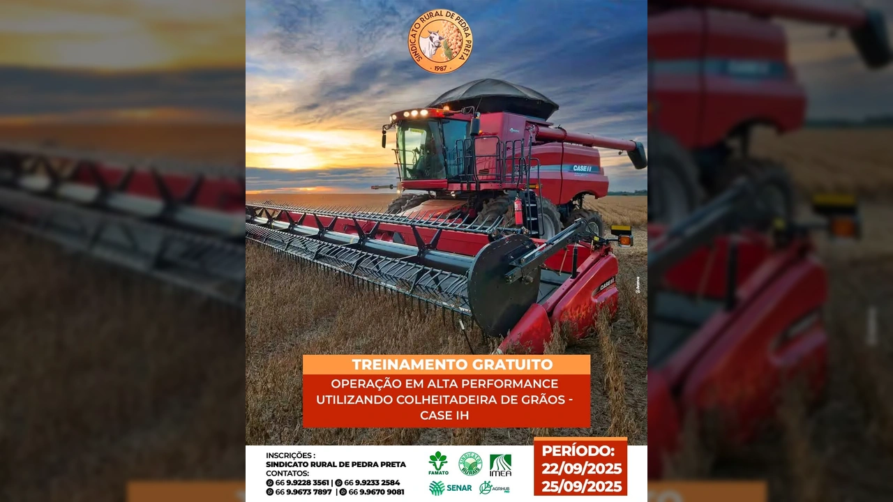 Colheitadeira Case IH em campo de grãos com o pôr do sol ao fundo, divulgação de treinamento gratuito pelo Sindicato Rural de Pedra Preta / Instagram.