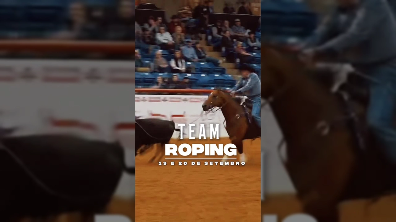 Imagem de um cowboy a cavalo laçando um bezerro durante a competição de Team Roping na Expo Diamantino 2025 por expodiamantino / Instagram