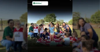 Crianças sorrindo e brincando em um piquenique ao ar livre em Nova Nazaré. Crédito: Prefeitura de Nova Nazaré / Instagram