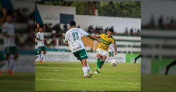 Jogadores de Cuiabá e Luverdense em campo durante a final do Campeonato Mato-grossense Sub-20. Créditos: ASV FOTO ESPORTIVA.
