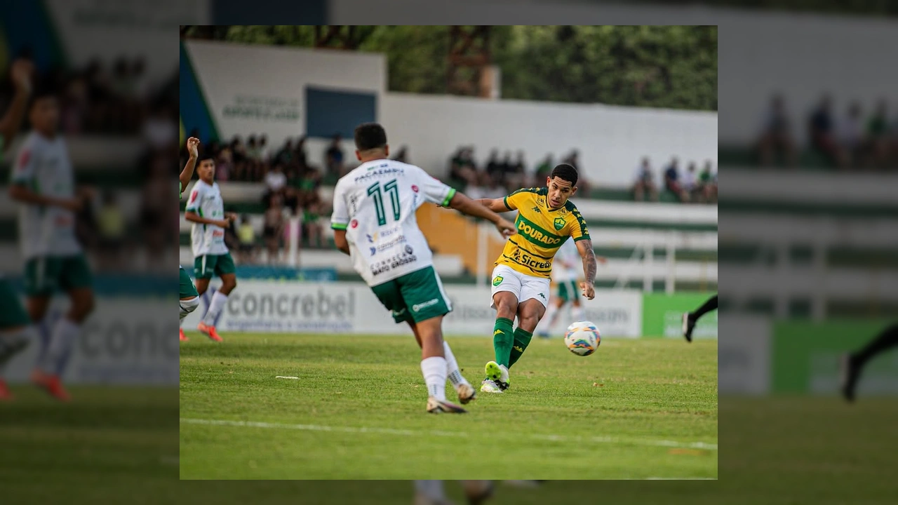 Jogadores de Cuiabá e Luverdense em campo durante a final do Campeonato Mato-grossense Sub-20. Créditos: ASV FOTO ESPORTIVA.