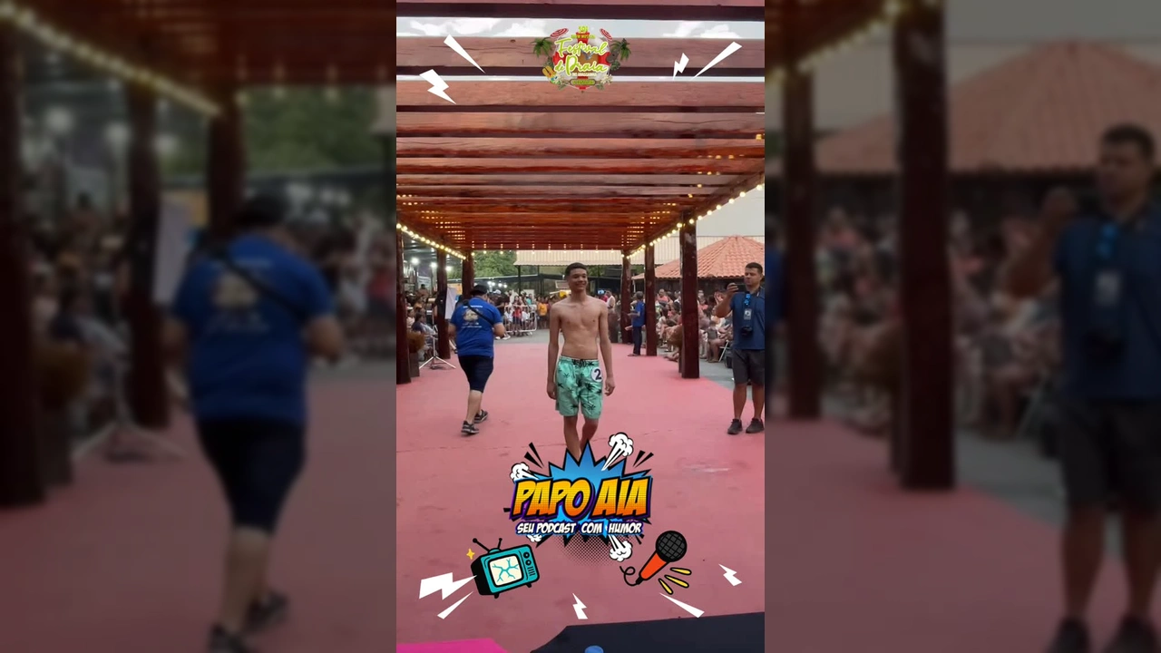 Jovens desfilando em trajes de banho no evento Garoto Rio Araguainha em Araguainha-MT, com créditos ao PapoAia Podcast / Instagram.